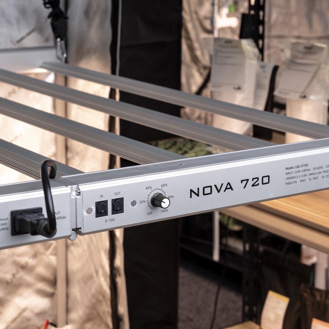4Seasons NOVA 720 LED Grow Light